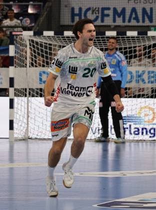 06 09 2025 Handball 1 Bundesliga DAIKIN HBL Season 2025 2026 03 Matchday HC Erlangen Metropolregion Nuremberg HCE Frisch Auf Göppingen DaMa xdaxmax Cheering joy Ludvig Hallbäck Hallbaeck 20, Frisch Auf Göppingen clenches fist fists