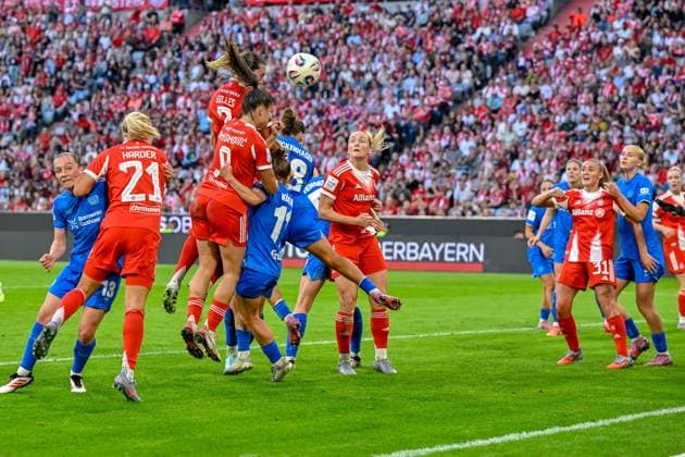 Penalty area scene after a corner kick, Vanessa Gilles FC Bayern Munich, FCB, 2 4 v li heads the goal to 1 0, goal scorer to, scores the goal, goal, goal success, action, action, 06 09 2025, Munich Germany , Football, Google Pixel Womens Bundesliga, FC Bayern Munich Bayer Leverkusen, DFB DFL REGULATIONS PROHIBIT ANY USE OF PHOTOGRAPHS AS IMAGE SEQUENCES AND OR QUASI VIDEO xslx