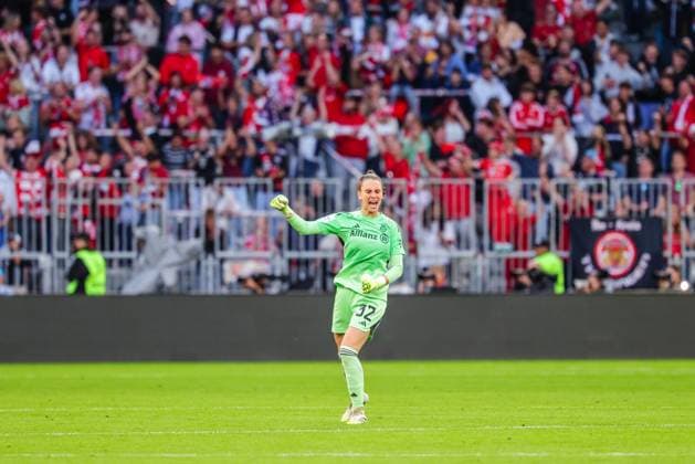 Ena Mahmutovic 32, FC Bayern München Goal for 1 0 at the match between FC Bayern München v Bayer 04 Leverkusen, Football, Women, Google Pixel Women Bundesliga, 2025 2026, 1 Matchday on 06 09 2025 in Munich, Allianz Arena DFL and DFB regulations prohibit any use of photographs as image sequences and or quasi video Bayern Germany