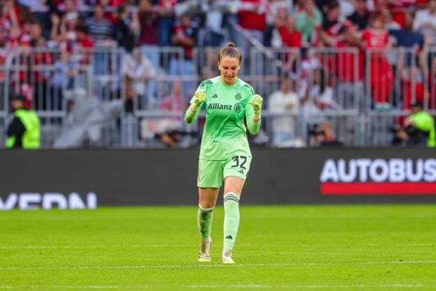 Ena Mahmutovic 32, FC Bayern München Goal for 1 0 at the match between FC Bayern München v Bayer 04 Leverkusen, Football, Women, Google Pixel Women Bundesliga, 2025 2026, 1 Matchday on 06 09 2025 in Munich, Allianz Arena DFL and DFB regulations prohibit any use of photographs as image sequences and or quasi video Bayern Germany