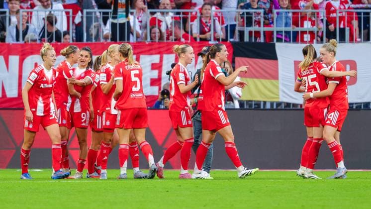 Team FC Bayern München Goal for 2 0 at the match between FC Bayern München v Bayer 04 Leverkusen, Football, Women, Google Pixel Frauen Bundesliga, 2025 2026, 1 Spieltag am 06 09 2025 in München, Allianz Arena DFL and DFB regulations prohibit any use of photographs as image sequences and or quasi video Bayern Deutschland