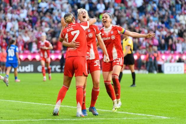 Klara Bühl Buehl (17 FC Bayern Munich), Carolin Simon (30 FC Bayern Munich) and Sarah Zadrazil (25 FC Bayern Munich) celebrating the second goal during the Google Pixel Frauen Bundesliga match between FC Bayern Munich and Bayer Leverkusen at Allianz Arena, Munich, Germany. (Sven Beyrich SPP) Copyright: xSvenxBeyrich SPPx spp-en-SvBe-SvBe-20250906-ND5_2487