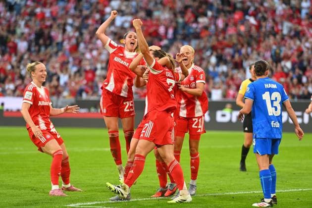 collective goal celebration around goal scorer Vanessa GILLES FCB , ,cheering,joy,enthusiasm,team,team,team photo, Soccer Google Pixel Bundesliga Women Season 2025 2026, 1 Matchday, Matchday01 FC Bayern Muenchen Women Bayer Leverkusen on 06 09 2025 A L L I A N Z A R E N A