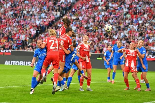 Goal Vanessa GILLES FCB by head to 1 0, Action,Penalty area scene Football Google Pixel Womens Bundesliga Season 2025 2026, 1 Matchday, Matchday01 FC Bayern Muenchen Women Bayer Leverkusen on 06 09 2025 A L L I A N Z A R E N A
