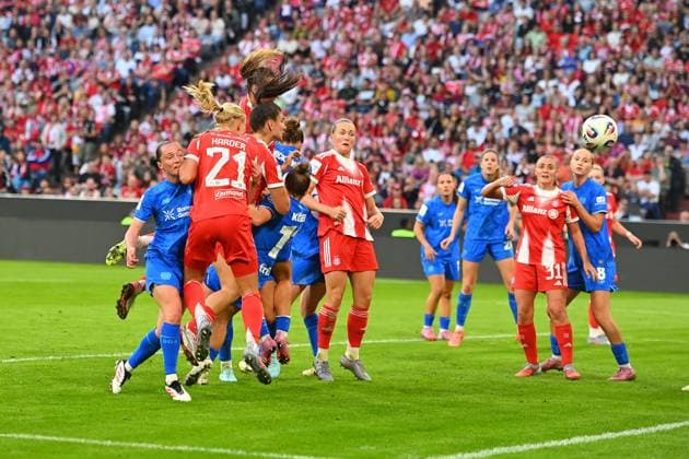Goal Vanessa GILLES FCB by head to 1 0, Action,Penalty area scene Football Google Pixel Womens Bundesliga Season 2025 2026, 1 Matchday, Matchday01 FC Bayern Muenchen Women Bayer Leverkusen on 06 09 2025 A L L I A N Z A R E N A