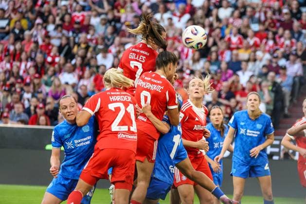 Vanessa Gilles Bayern Munich, 2 heads to 1 0, goal and goal celebration, gestures, joy, emotions Soccer Womens Bundesliga, Matchday 1, FC Bayern Munich vs Bayer 04 Leverkusen on 06 09 2025 in Munich Allianz Arena , Germany Munich Allianz Arena Germany Copyright: xFranzxReindelx
