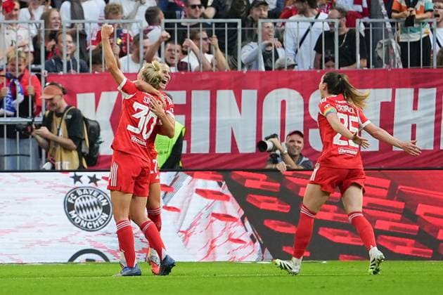 Soccer Womens Bundesliga, Matchday 1, FC Bayern Munich Bayer Leverkusen on 06 09 2025 in Munich Allianz Arena , Germany, Season 2025 2026 DFL REGULATIONS PROHIBIT ANY USE OF PHOTOGRAPHS AS IMAGE SEQUENCES AND OR QUASI VIDEO Goal celebration to 2 0 for FCB Munich Allianz Arena Germany Copyright: xChristophxKinzingerx