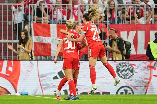 Soccer Womens Bundesliga, Matchday 1, FC Bayern Munich Bayer Leverkusen on 06 09 2025 in Munich Allianz Arena , Germany, Season 2025 2026 DFL REGULATIONS PROHIBIT ANY USE OF PHOTOGRAPHS AS IMAGE SEQUENCES AND OR QUASI VIDEO Goal celebration to 2 0 for FCB Munich Allianz Arena Germany Copyright: xChristophxKinzingerx