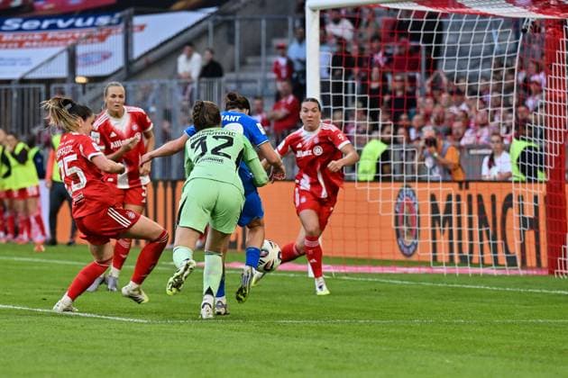 Google Pixel Women Bundesliga FC Bayern Munich Bayer 04 Leverkusen 06 09 2025 in this scene Ruby GRANT Bayer Leverkusen Women 22 scores the goal to 0 1 which was disallowed for handball Goal Goal scorer joy Happy Google Pixel Women Bundsliga FC Bayern Munich Bayer 04 Leverkusen Allianz Arena on 06 09 2025 Copyright: xBEAUTIFULxSPORTS Goldbergx