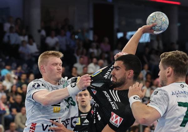 06 09 2025 Handball 1 Bundesliga DAIKIN HBL Season 2025 2026 03 Matchday HC Erlangen Metropolregion Nürnberg HCE Frisch Auf Göppingen DaMa xdaxmax Ymir Gislason 33, Frisch Auf Göppingen Milos Kos 5, HC Erlangen HCE David Schmidt 77, Frisch Auf Göppingen