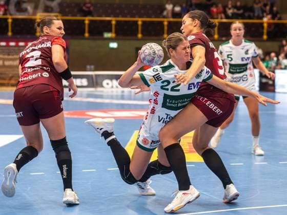 Sina Ehmann Frisch Auf Women, 22 in duel with Lucie Marie Kretzschmar HSG Bensheim Auerbach, 33 , HSG Bensheim Auerbach vs Frisch Auf Goeppingen, Handball, 1 Bundesliga, Season 2025 2026, 06 09 2025 HSG Bensheim Auerbach vs Frisch Auf Goeppingen, Handball, 1 Bundesliga, Season 2025 2026, 06 09 2025 Bensheim Copyright: xMichaelxSchmidt Eibner-Pressefotx EP_MST