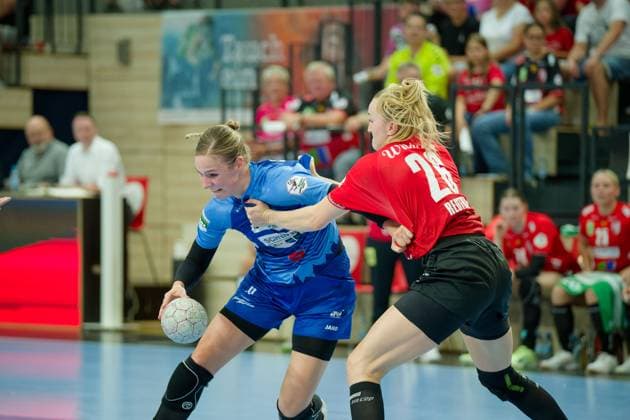 Annefleur Bruggeman Neckarsulm, 11 , Cara Reuthal Halle, 26 , SV Union Halle Neustadt vs Sport Union Neckarsulm, Handball Bundesliga Frauen, Saison 2025 26, 2 Spieltag, 06 09 2025 Halle SWH Arena Sachsen Anhalt Germany