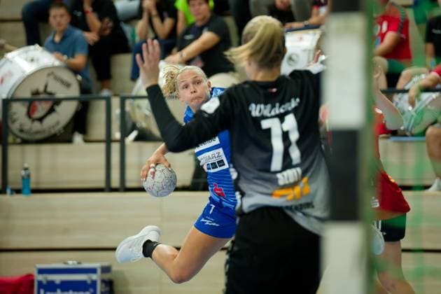 Angunn Gudmestad Neckarsulm, 7 , Ela Szott Halle, 71 , SV Union Halle Neustadt vs Sport Union Neckarsulm, Handball Bundesliga Frauen, Saison 2025 26, 2 Spieltag, 06 09 2025 Halle SWH Arena Sachsen Anhalt Germany