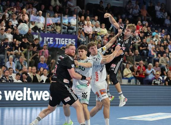 06 09 2025 Handball 1 Bundesliga DAIKIN HBL Season 2025 2026 03 Matchday HC Erlangen Metropolregion Nürnberg HCE Frisch Auf Göppingen DaMa xdaxmax Andri Mar Runarsson 4, HC Erlangen HCE with shot on goal