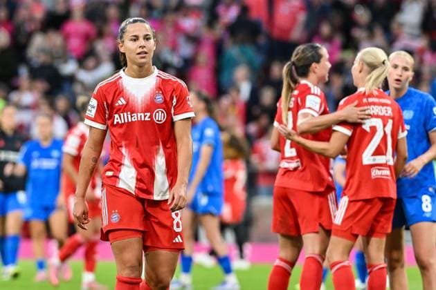 Google Pixel Womens Bundesliga FC Bayern Munich Bayer 04 Leverkusen 06 09 2025 Great joy among the FC Bayern players after the home win against Leverkusen, in the picture Lena OBERDORF FC Bayern Munich Women 8 Google Pixel Womens Bundesliga FC Bayern Munich Bayer 04 Leverkusen Allianz Arena on 06 09 2025 Copyright: xBEAUTIFULxSPORTS Goldbergx