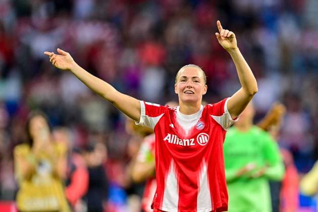 Magdalena Eriksson FC Bayern Munich, FCB, 5 with final cheer, thanks the fans, thank, thanks, celebrating, optimistic, 06 09 2025, Munich Germany , Football, Google Pixel Women Bundesliga, FC Bayern Munich Bayer Leverkusen, DFB DFL REGULATIONS PROHIBIT ANY USE OF PHOTOGRAPHS AS IMAGE SEQUENCES AND OR QUASI VIDEO xslx