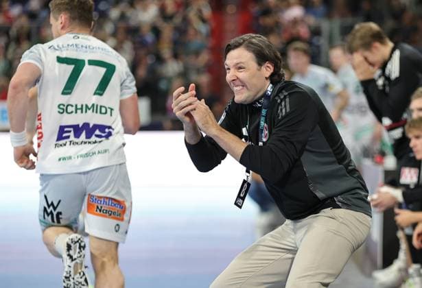 06 09 2025 Handball 1 Bundesliga DAIKIN HBL Season 2025 2026 03 Matchday HC Erlangen Metropolregion Nuremberg HCE Frisch Auf Göppingen DaMa xdaxmax Johannes Sellin Coach HC Erlangen HCE indicates gestures directs gives instructions cheers on team team