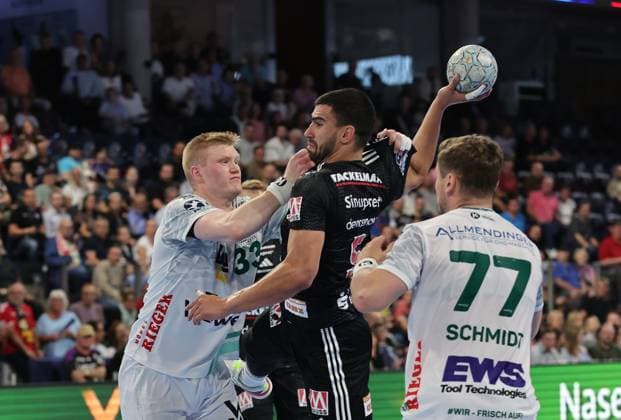 06 09 2025 Handball 1 Bundesliga DAIKIN HBL Season 2025 2026 03 Matchday HC Erlangen Metropolregion Nürnberg HCE Frisch Auf Göppingen DaMa xdaxmax Ymir Gislason 33, Frisch Auf Göppingen Milos Kos 5, HC Erlangen HCE David Schmidt 77, Frisch Auf Göppingen