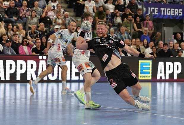 06 09 2025 Handball 1 Bundesliga DAIKIN HBL Season 2025 2026 03 Matchday HC Erlangen Metropolregion Nürnberg HCE Frisch Auf Göppingen DaMa xdaxmax Maciej Gebala 77, HC Erlangen HCE