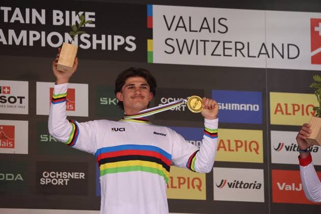 06 09 2025, ChampÃ ry, ChampÃ ry 2025 UCI Mountain Bike World Championships, Max Alran FRA Gold Medal at the Junior s Downhill World Championship during the award ceremony ChampÃ ry Grand Paradis Valais Switzerland Copyright: xJustPictures.ch FrancescoxMinghettix jp-en-FrMi-MNG_3188