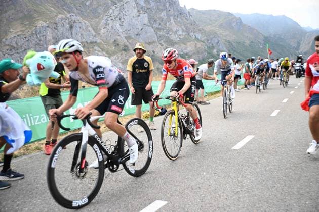 06-09-2025 Vuelta A Espana; Tappa 14 Aviles - La Farrapona; 2025, Uae Team Emirates - Xrg; 2025, Visma - Lease A Bike; Almeida, Joao; Vingegaard, Jonas; La Farrapona; 