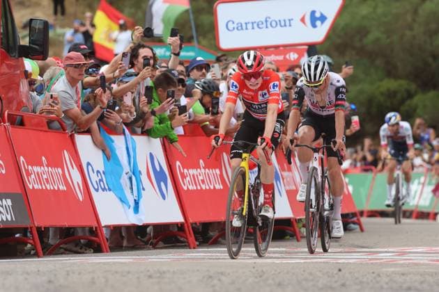 06-09-2025 Vuelta A Espana; Tappa 14 Aviles - La Farrapona; 2025, Visma - Lease A Bike; 2025, Uae Team Emirates - Xrg; Vingegaard, Jonas; Almeida, Joao; La Farrapona; 