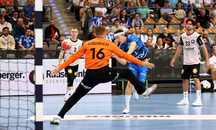BAU 06 09 2025 Stuttgart Handball TVB Stuttgart vs Bergischer HC, front from l Lukas Diedrich Bergischer HC , Kasper Thorsen Lien TVB
