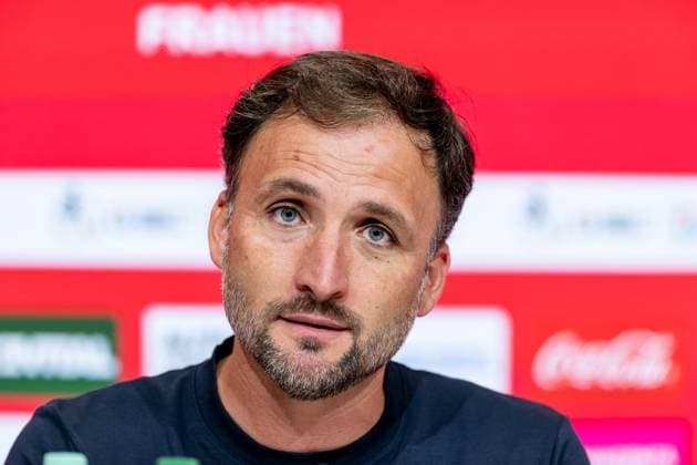 Jose Barcala Head Coach, FC Bayern Muenchen Women at the post-match press conference Portrait Portraet FC Bayern Muenchen Women vs Bayer 04 Leverkusen, Football, Google Pixel Women Bundesliga, 1 Matchday, Season 2025 2026, 06 09 2025 DFL DFB REGULATIONS PROHIBIT ANY USE OF PHOTOGRAPHS as IMAGE SEQUENCES and or QUASI VIDEO FC Bayern Muenchen Frauen vs Bayer 04 Leverkusen, Football, Google Pixel Frauen Bundesliga, 1 Spieltag, Saison 2025 2026, 06 09 2025 Muenchen Copyright: xEibner-Pressefoto HeikexFeinerx EP_HFR