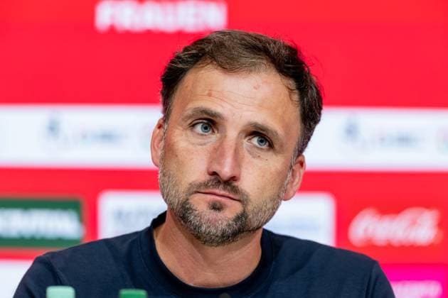 Jose Barcala Head Coach, FC Bayern Muenchen Women at the post-match press conference Portrait Portraet FC Bayern Muenchen Women vs Bayer 04 Leverkusen, Football, Google Pixel Women Bundesliga, 1 Matchday, Season 2025 2026, 06 09 2025 DFL DFB REGULATIONS PROHIBIT ANY USE OF PHOTOGRAPHS as IMAGE SEQUENCES and or QUASI VIDEO FC Bayern Muenchen Frauen vs Bayer 04 Leverkusen, Football, Google Pixel Frauen Bundesliga, 1 Spieltag, Saison 2025 2026, 06 09 2025 Muenchen Copyright: xEibner-Pressefoto HeikexFeinerx EP_HFR