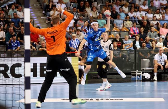 BAU 06 09 2025 Stuttgart Handball TVB Stuttgart vs Bergischer HC, front from l Lukas Diedrich Bergischer HC , Kasper Thorsen Lien TVB
