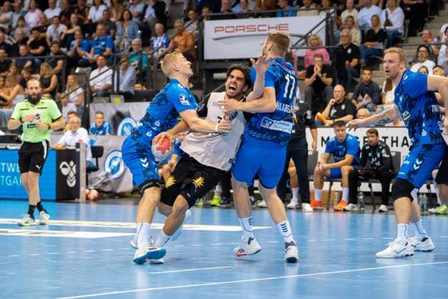Handball I Men I Season 2025 2026 I Bundesliga I 3 Matchday I TVB Stuttgart Bergischer HC I 06 09 2025 Eloy Morante Maldonado 33, Bergischer HC with ball defended by Torben Matzken 22, TVB Stuttgart and Samuel Röthlisberger 17, TVB Stuttgart Stuttgart Porsche Arena Baden Württemberg Germany Copyright: xLobeca MaxxPetershansx