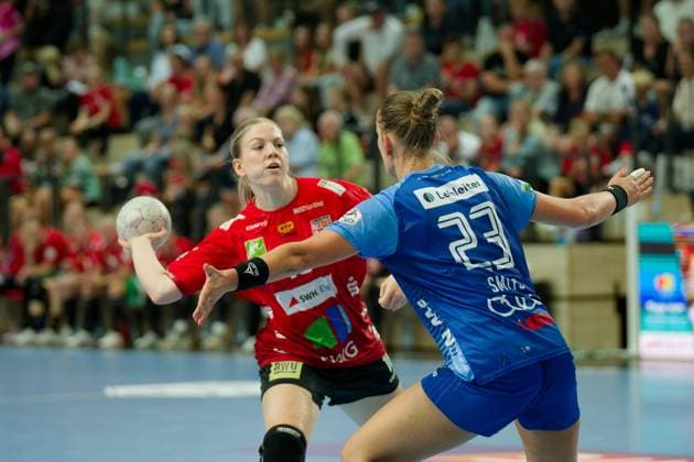Viktoria Marksteiner Halle, 10 , Munia Smits Neckarsulm, 23 , SV Union Halle Neustadt vs Sport Union Neckarsulm, Handball Bundesliga Frauen, Saison 2025 26, 2 Spieltag, 06 09 2025 Halle SWH Arena Sachsen Anhalt Germany