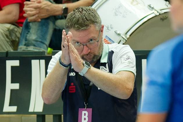 Coach Thomas Zeitz Neckarsulm , SV Union Halle Neustadt vs Sport Union Neckarsulm, Handball Bundesliga Frauen, Saison 2025 26, 2 Spieltag, 06 09 2025 Halle SWH Arena Sachsen Anhalt Germany
