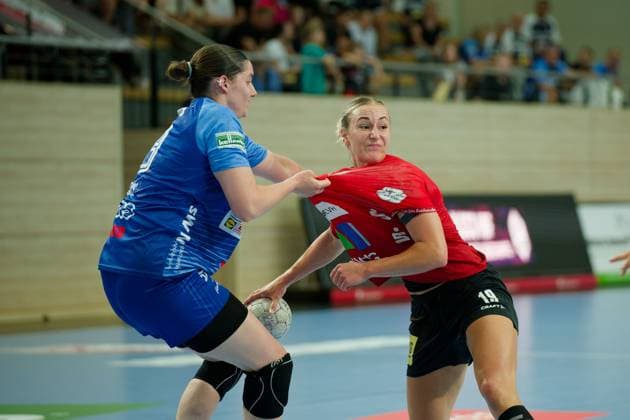 Merle Albers Neckarsulm, 39 , Lea Gruber Halle, 19 , SV Union Halle Neustadt vs Sport Union Neckarsulm, Handball Bundesliga Frauen, Saison 2025 26, 2 Spieltag, 06 09 2025 Halle SWH Arena Sachsen Anhalt Germany