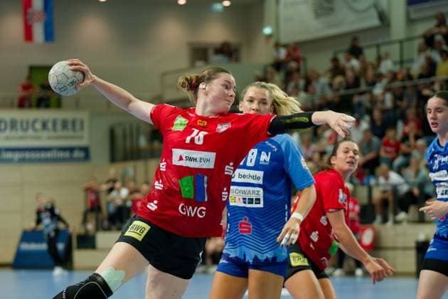 Lucy Strauchmann Halle, 78 , Paulina Uscinowicz Neckarsulm, 78 , SV Union Halle Neustadt vs Sport Union Neckarsulm, Handball Bundesliga Frauen, Saison 2025 26, 2 Spieltag, 06 09 2025 Halle SWH Arena Sachsen Anhalt Germany