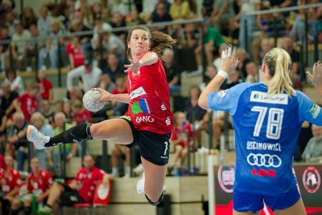 Engelina Alida Corona Molenaar Halle, 7 , Paulina Uscinowicz Neckarsulm, 78 , SV Union Halle Neustadt vs Sport Union Neckarsulm, Handball Bundesliga Frauen, Saison 2025 26, 2 Spieltag, 06 09 2025 Halle SWH Arena Sachsen Anhalt Germany