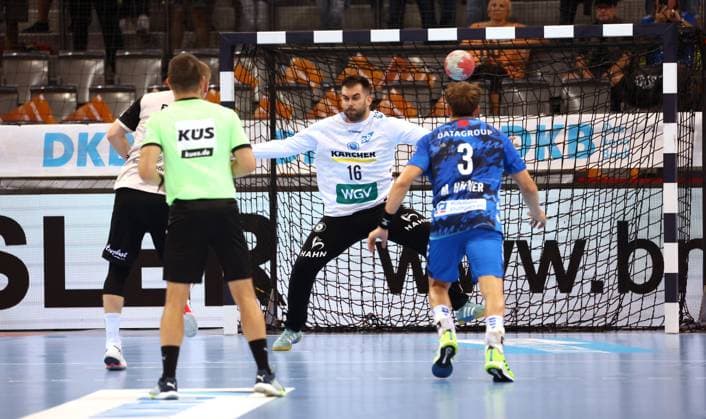 BAU 06 09 2025 Stuttgart Handball TVB Stuttgart vs Bergischer HC, Miljan Vijovic TVB, center , Max Häfner TVB
