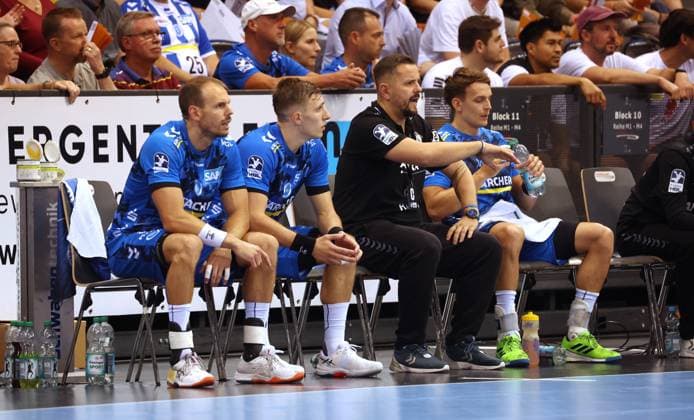 BAU 06 09 2025 Stuttgart Handball TVB Stuttgart vs Bergischer HC, f l Kai Häfner, Simone Mengon TVB , Co Trainer Danijel Grgic TVB , Max Häfner TVB