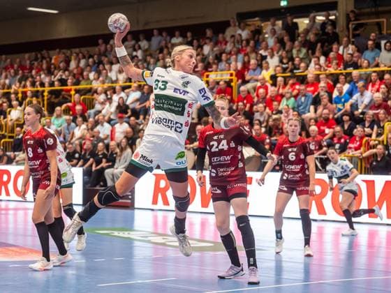 Luisa Schulze Frisch Auf Frauen, 33 comes free to throw at the circle, HSG Bensheim Auerbach vs Frisch Auf Goeppingen, Handball, 1 Bundesliga, Season 2025 2026, 06 09 2025 HSG Bensheim Auerbach vs Frisch Auf Goeppingen, Handball, 1 Bundesliga, Season 2025 2026, 06 09 2025 Bensheim Copyright: xMichaelxSchmidt Eibner-Pressefotx EP_MST