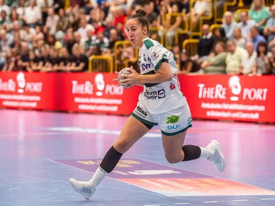 Stephanie Elies Frisch Auf Women, 63 with speed on the ball, HSG Bensheim Auerbach vs Frisch Auf Goeppingen, Handball, 1 Bundesliga, Season 2025 2026, 06 09 2025 HSG Bensheim Auerbach vs Frisch Auf Goeppingen, Handball, 1 Bundesliga, Season 2025 2026, 06 09 2025 Bensheim Copyright: xMichaelxSchmidt Eibner-Pressefotx EP_MST