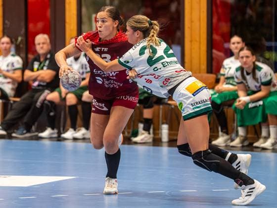Lucie Marie Kretzschmar HSG Bensheim Auerbach, 33 in duel with Sina Ehmann Frisch Auf Women, 22 , HSG Bensheim Auerbach vs Frisch Auf Goeppingen, Handball, 1 Bundesliga, Season 2025 2026, 06 09 2025 HSG Bensheim Auerbach vs Frisch Auf Goeppingen, Handball, 1 Bundesliga, Season 2025 2026, 06 09 2025 Bensheim Copyright: xMichaelxSchmidt Eibner-Pressefotx EP_MST