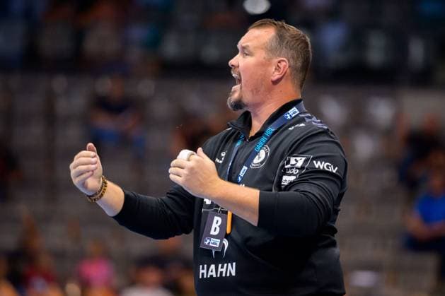 Stuttgart, Handball Bundesliga HBL 25 26 TVB Stuttgart Bergischer HC coach Misha Kaufmann Stuttgart gestures gestures gestures Stuttgart Porsche Arena Baden Württemberg Germany