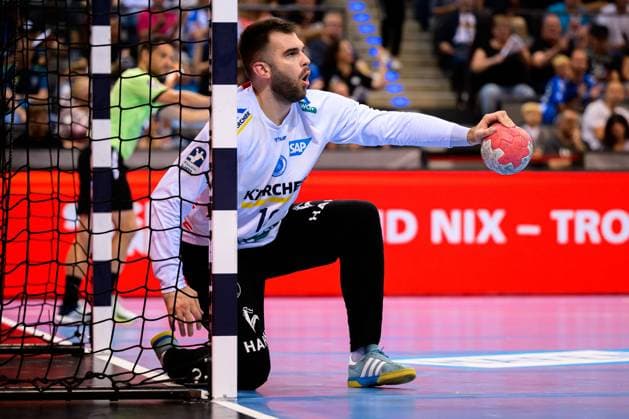 Stuttgart, Handball Bundesliga HBL 25 26 TVB Stuttgart Bergischer HC Goalkeeper Miljan Vujovic Stuttgart holds the throw Stuttgart Porsche Arena Baden Württemberg Germany