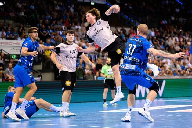 Stuttgart, Handball Bundesliga HBL 25 26 TVB Stuttgart Bergischer HC Elias Scholtes Bergischer HC , Jonas Truchanovicius Stuttgart Stuttgart Porsche Arena Baden Württemberg Germany