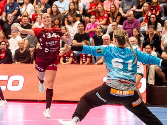 Mia Ziercke HSG Bensheim Auerbach, 34 vs Celina Meissner Frisch Auf Women, 61 , HSG Bensheim Auerbach vs Frisch Auf Goeppingen, Handball, 1 Bundesliga, Season 2025 2026, 06 09 2025 HSG Bensheim Auerbach vs Frisch Auf Goeppingen, Handball, 1 Bundesliga, Season 2025 2026, 06 09 2025 Bensheim Copyright: xMichaelxSchmidt Eibner-Pressefotx EP_MST