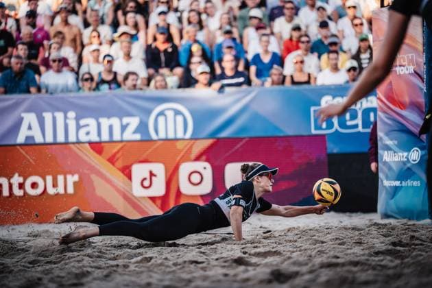 Beach Volleyball Womens German Championships 2025 Timmendorfer Strand 06 09 2025 Cinja Tillmann jumps for the ball Timmendorfer Strand Ahmann Hager Arena Schleswig Holstein Germany
