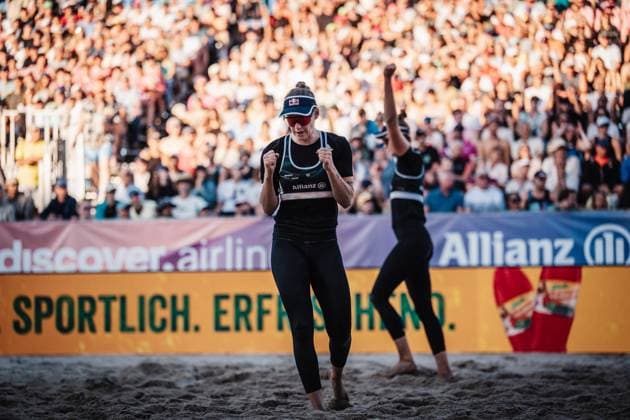 Beach volleyball womens German Championships 2025 Timmendorfer Strand 06 09 2025 Cinja Tillmann cheers, Svenja Müller in the background Timmendorfer Strand Ahmann Hager Arena Schleswig Holstein Germany