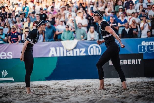 Beach volleyball womens German Championships 2025 Timmendorfer Strand 06 09 2025 f l Cinja Tillmann and Svenja Müller celebrate after winning Timmendorfer Strand Ahmann Hager Arena Schleswig Holstein Germany