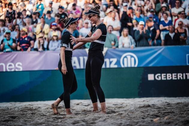 Beach volleyball womens German Championships 2025 Timmendorfer Strand 06 09 2025 f l Cinja Tillmann and Svenja Müller celebrate after winning Timmendorfer Strand Ahmann Hager Arena Schleswig Holstein Germany