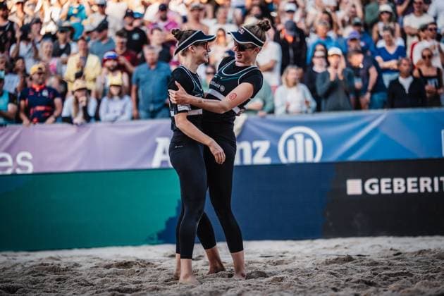 Beach volleyball womens German Championships 2025 Timmendorfer Strand 06 09 2025 f l Cinja Tillmann and Svenja Müller celebrate after winning Timmendorfer Strand Ahmann Hager Arena Schleswig Holstein Germany